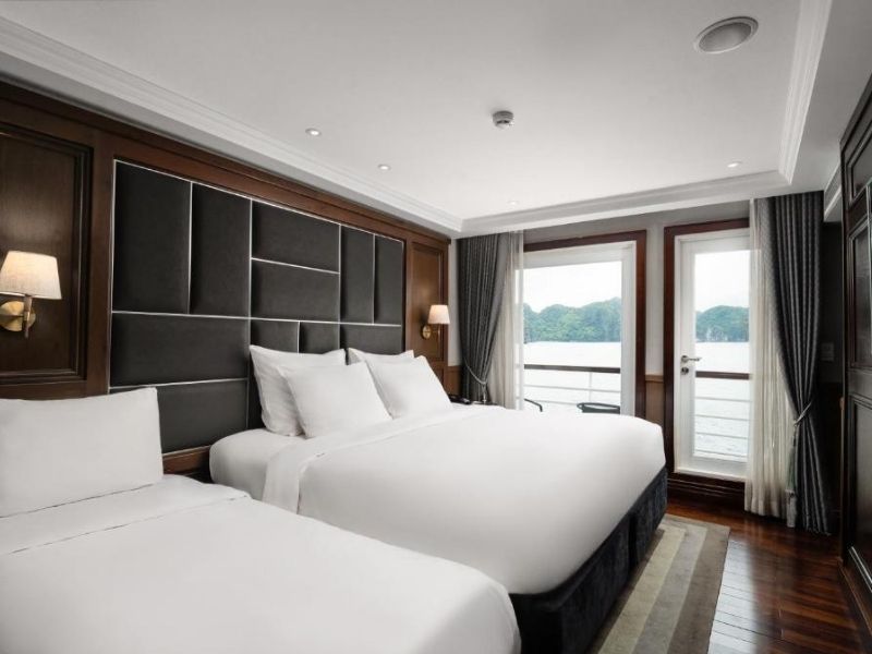 Balcony 1st Floor là lựa chọn phù hợp cho các cặp đôi hoặc du khách mong muốn trải nghiệm du thuyền cao cấp với mức chi phí hợp lý.