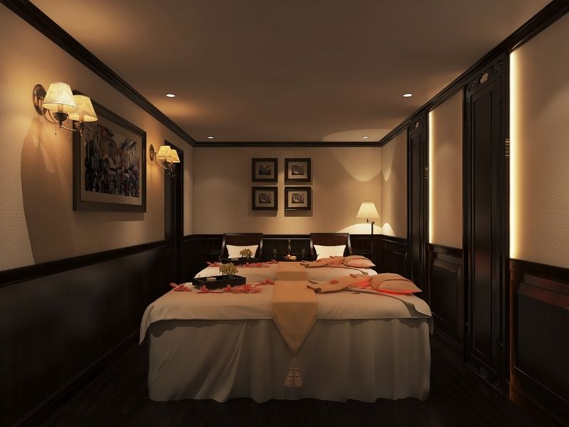 Với sức chứa khoảng 45 du khách và tổng cộng 22 phòng nghỉ sang trọng, du thuyền mang đến không gian nghỉ dưỡng yên tĩnh