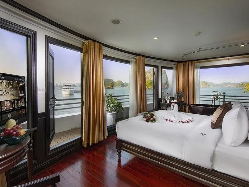 Athena Royal Cabin là hạng phòng cao cấp và sang trọng nhất trên du thuyền Athena Royal