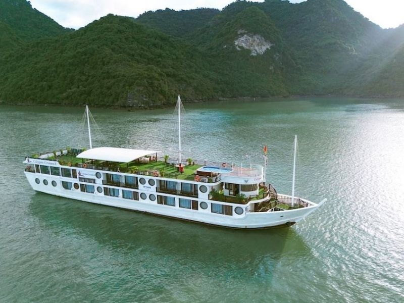 Hành trình khám phá vịnh Lan Hạ bằng du thuyền Calypso 