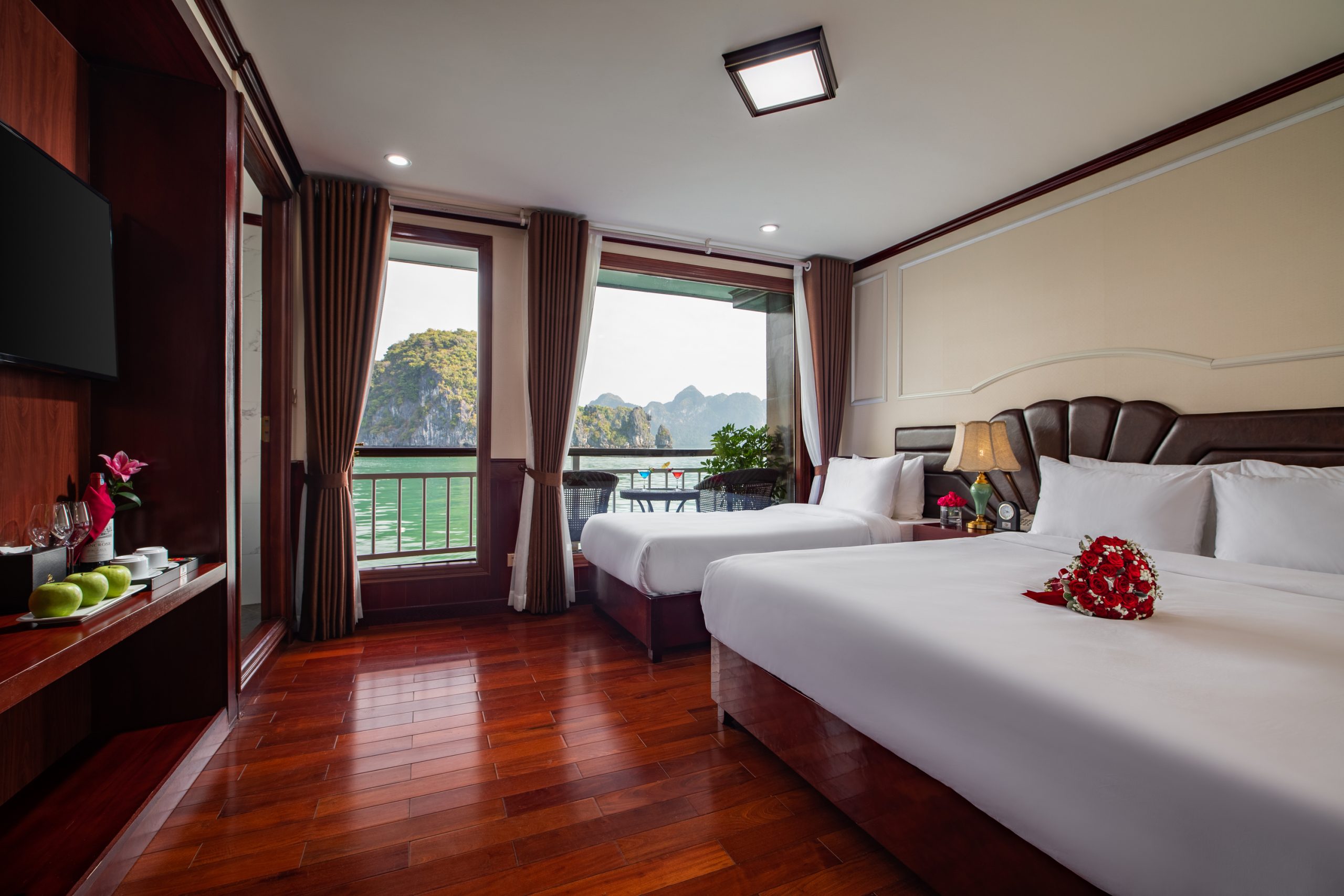 Hạng phòng Junior Triple Suite trên du thuyền Dora