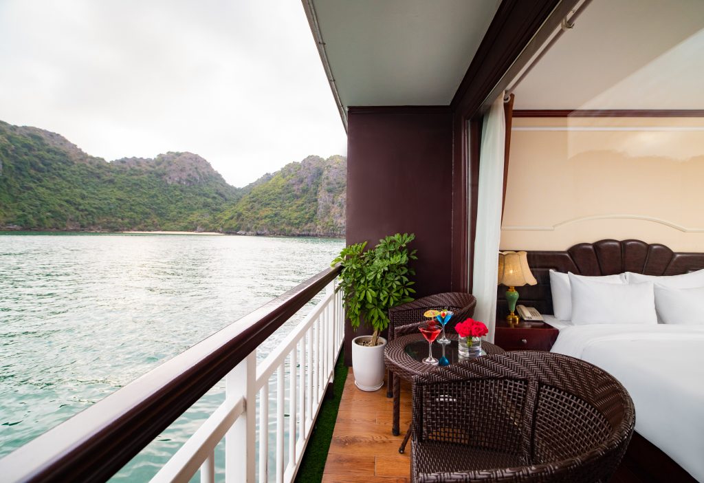 Hạng phòng Senior Triple Suite