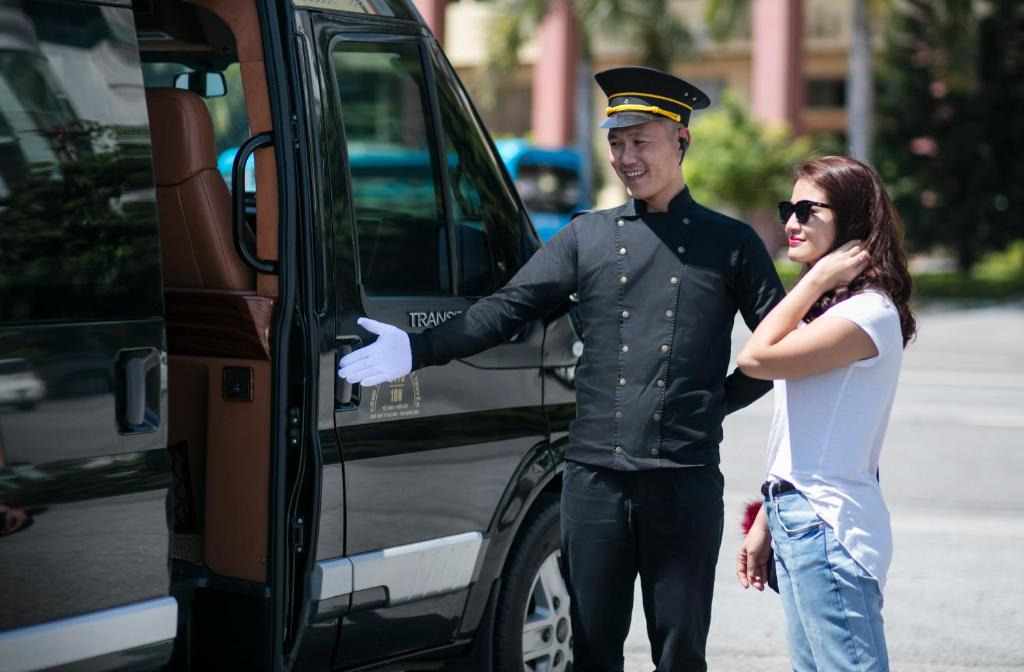 Xe đưa đón tại nhà của Emperor