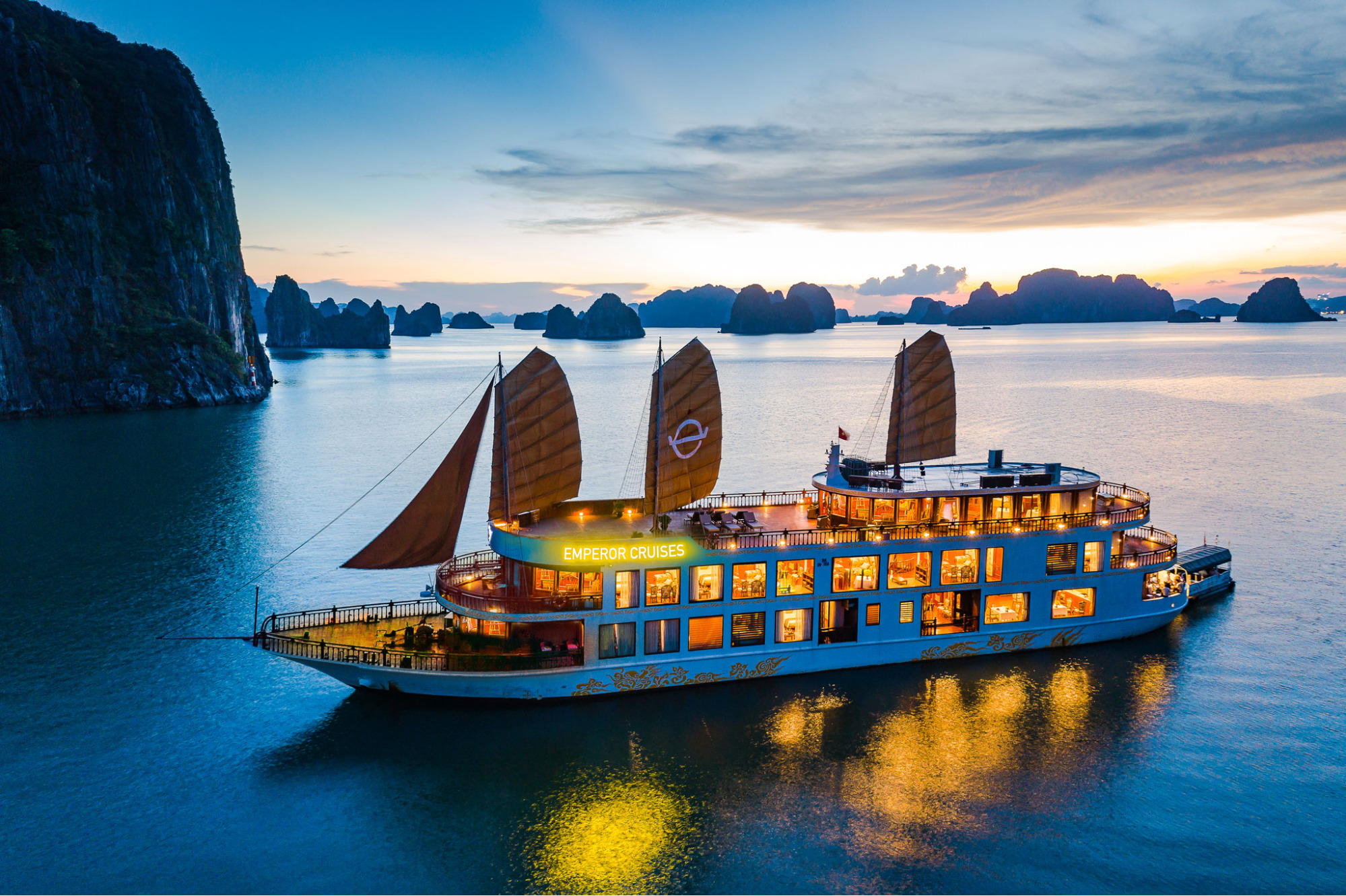 Kiến trúc diễm lệ của Emperor