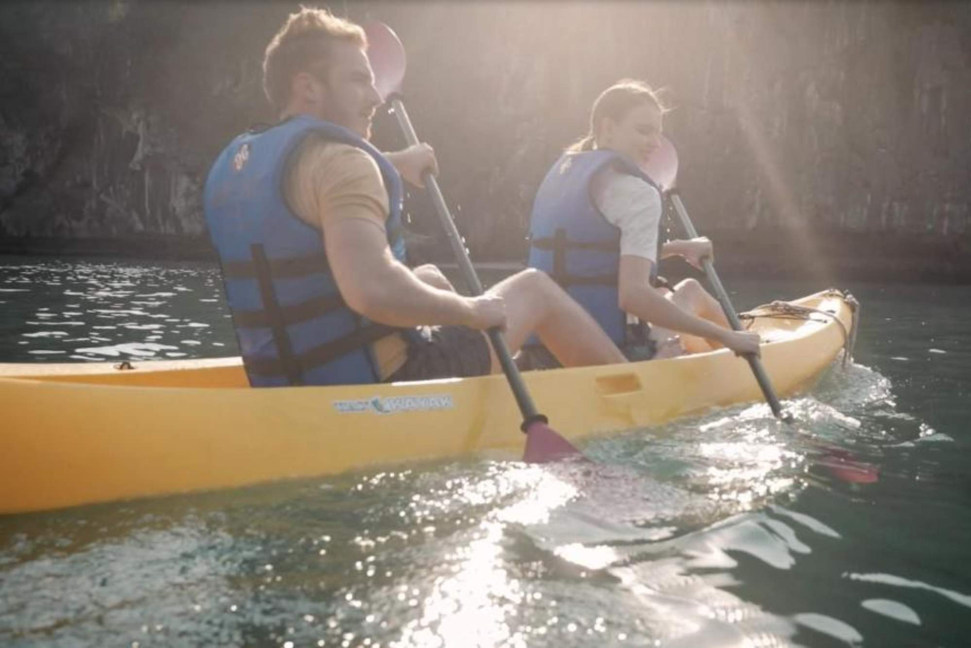 Chèo thuyền kayak đón hoàng hôn