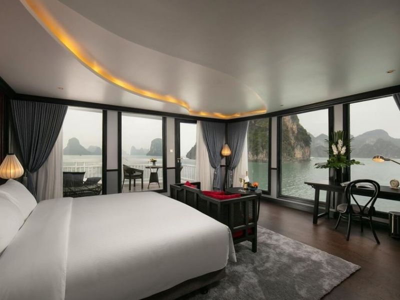 Hạng phòng Deluxe 1st Floor trên du thuyền La Pinta với không gian rộng rãi view biển