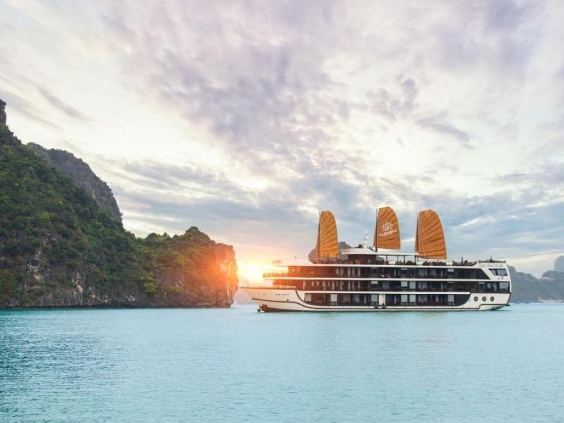 Lalago cung cấp dịch vụ đặt tour du thuyền La Regina Legend chi phí cực ưu đãi
