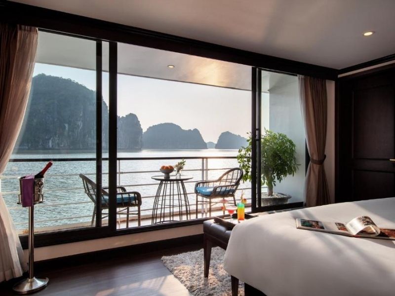 Lalago luôn sẵn sàng đồng hành cùng bạn để chuyến trải nghiệm du thuyền 5 sao trên vịnh Lan Hạ trở nên trọn vẹn và đáng nhớ.