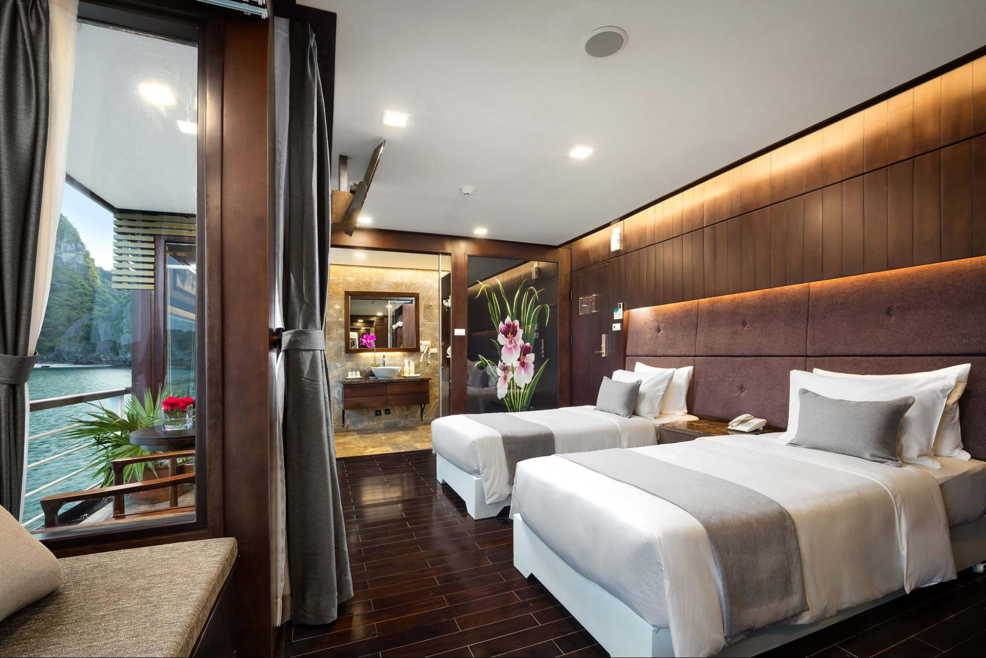 Du thuyền Orchid Classic có 8 phòng Suite tiêu chuẩn tại khu vực tầng 1