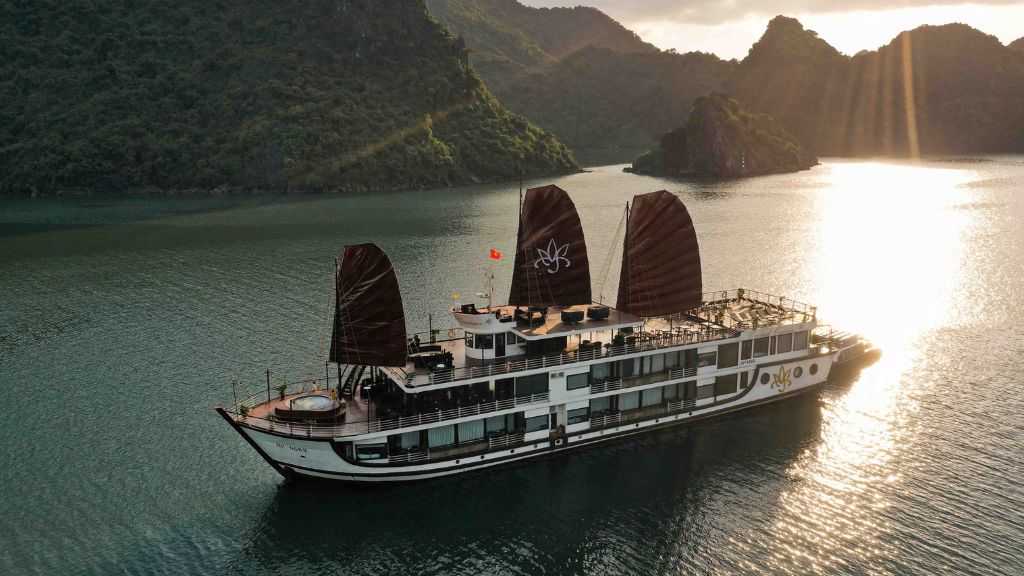 Orchid Classic dài 54m, sức chứa tối đa 28 hành khách