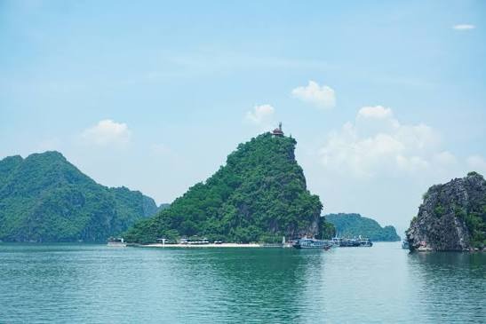 khám phá vẻ đẹp kì vĩ của đảo ti tốp