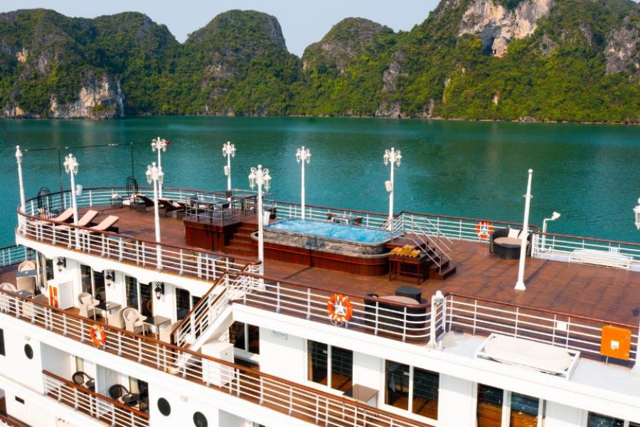 Khu vực sundeck thoáng đãng với tầm view 360 độ