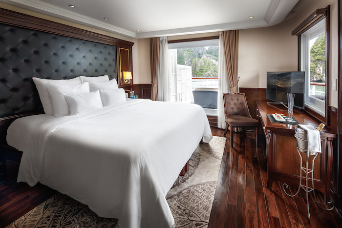 Captain’s View Terrace Suite là hạng phòng cao cấp nhất trên du thuyền