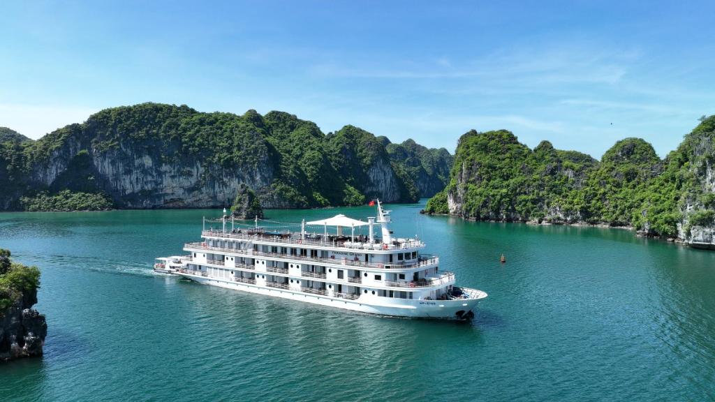 Paradise Grand gây ấn tượng với 39 cabin sang trọng, dịch vụ đẳng cấp