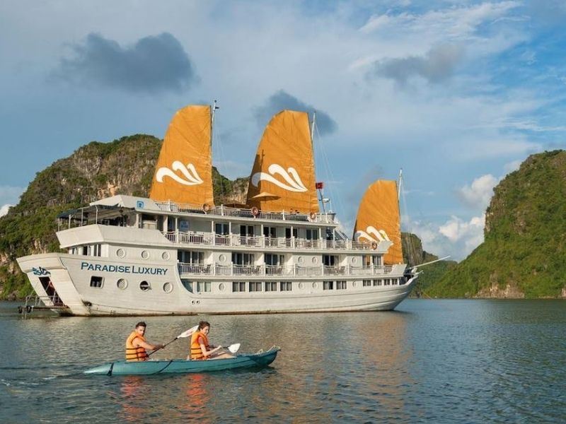 Chèo kayak - Hoạt động được khách du lịch yêu thích