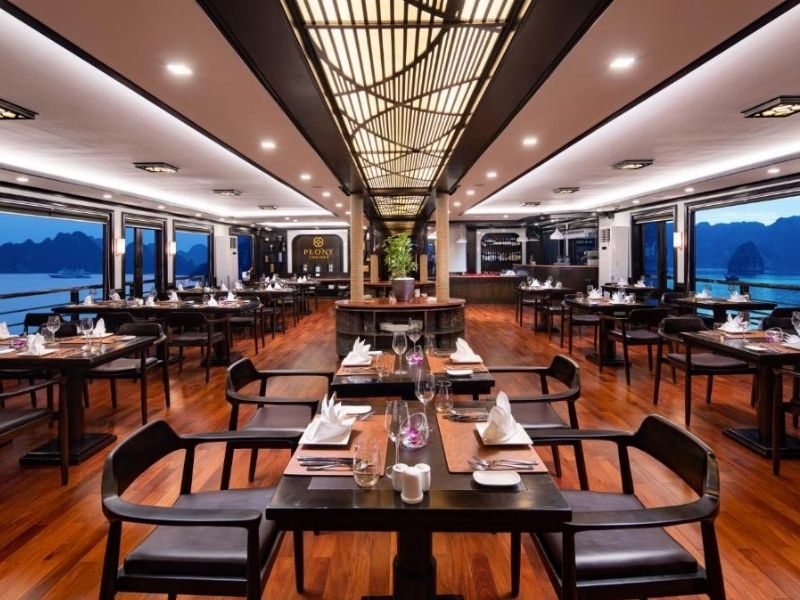 Đặt tour Du thuyền Peony tại Lalago để có hành trình khám phá vịnh biển tuyệt đẹp trọn vẹn nhất