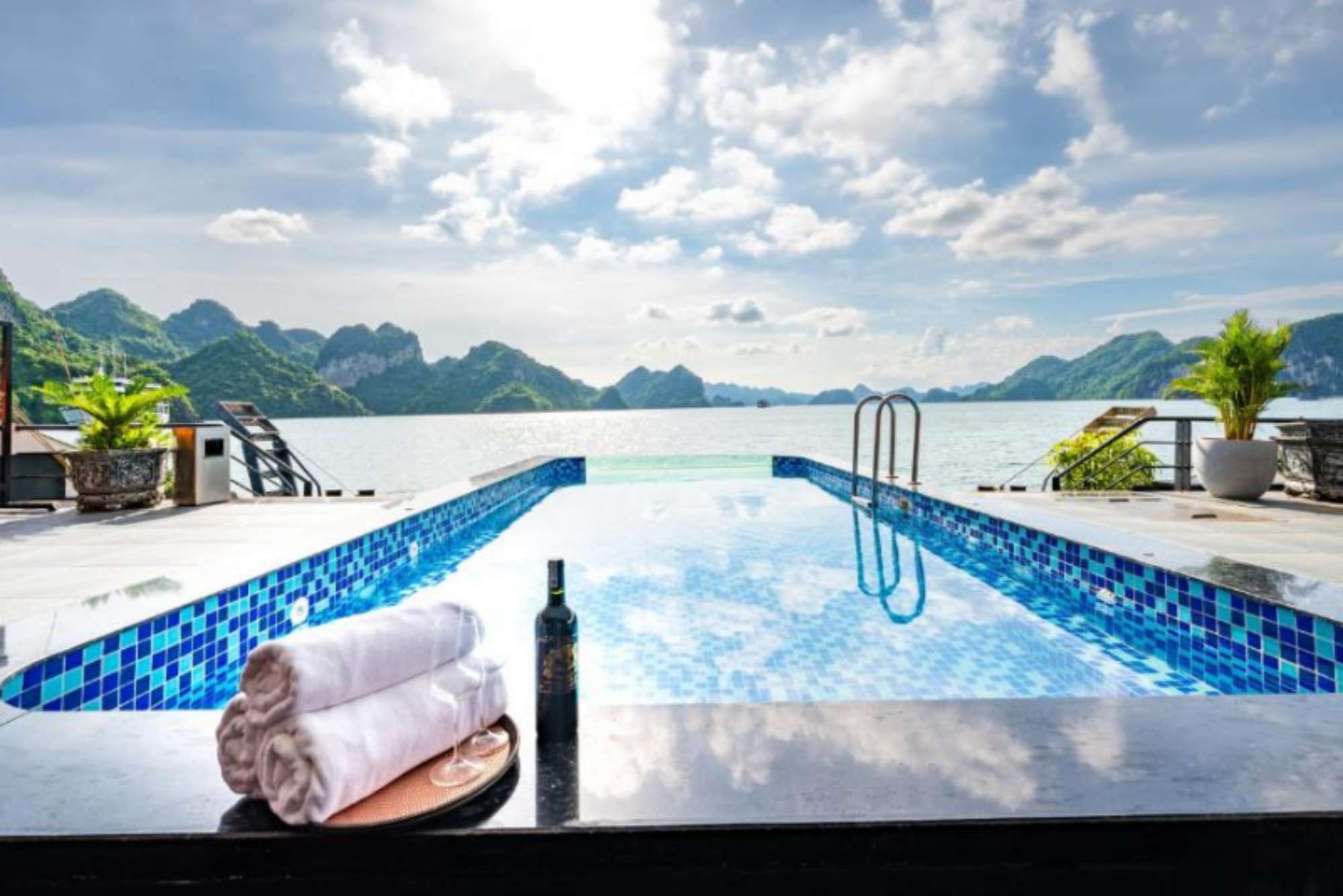 Đặt tour Velar of the Sea tại Lalago để nhận được nhiều ưu đãi hơn
