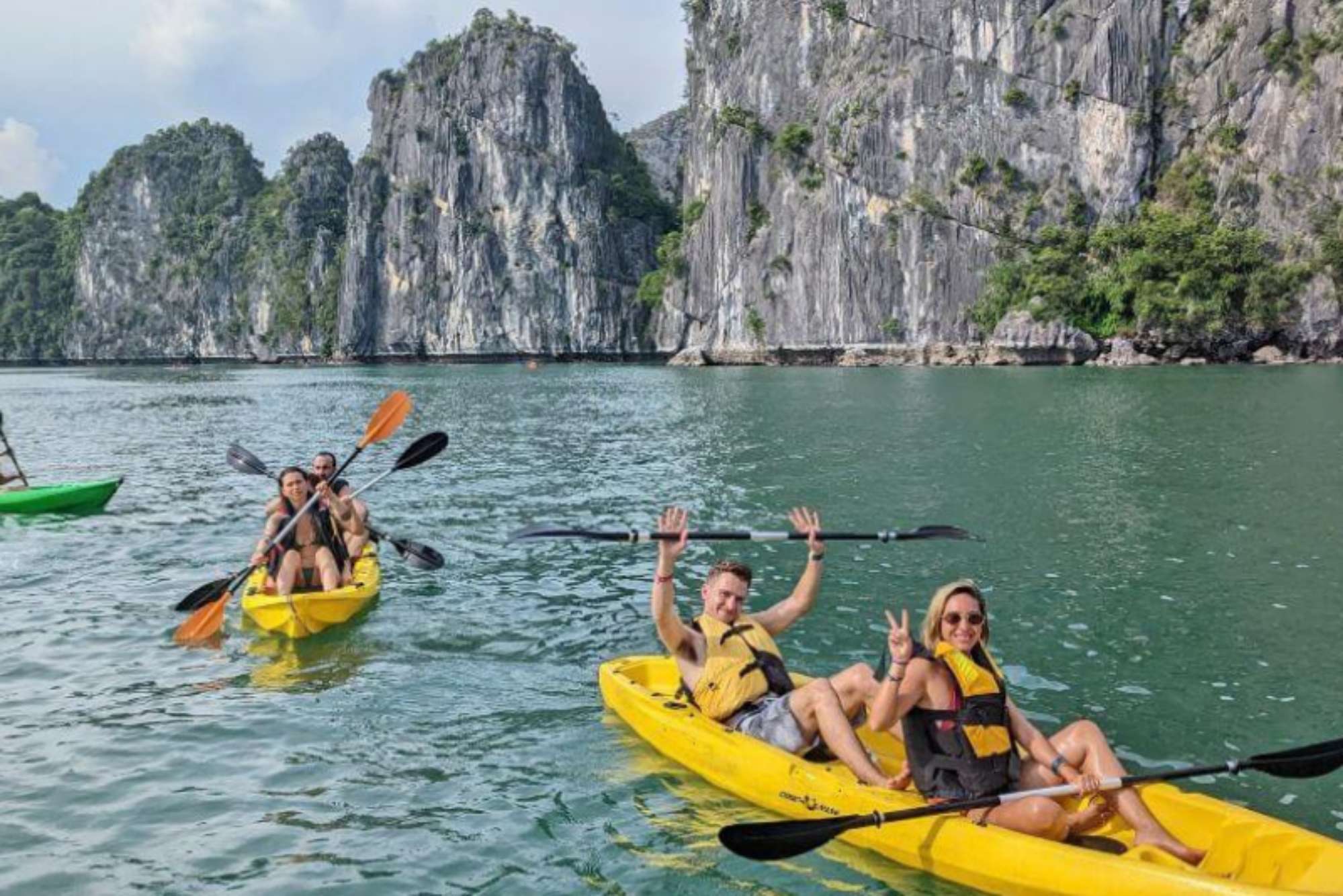 Vịnh Lan Hạ tuyệt đẹp để khám phá bằng thuyền kayak