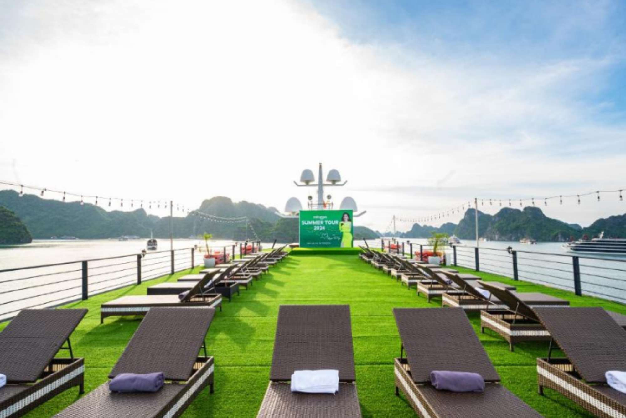 Tổ chức sự kiện trên du thuyền Velar of the Sea là một trải nghiệm độc đáo giữa khung cảnh thiên nhiên hùng vĩ của vịnh Hạ Long