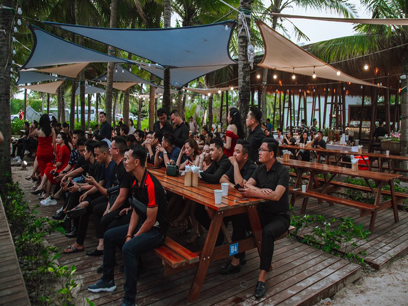 Hola Beach – Beach Club & Eco Glamping Resort