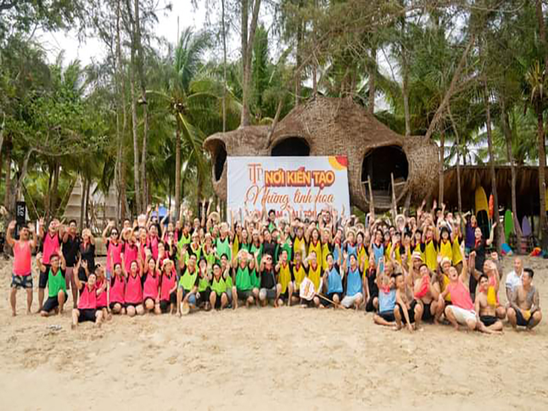 Hola Beach – Beach Club & Eco Glamping Resort