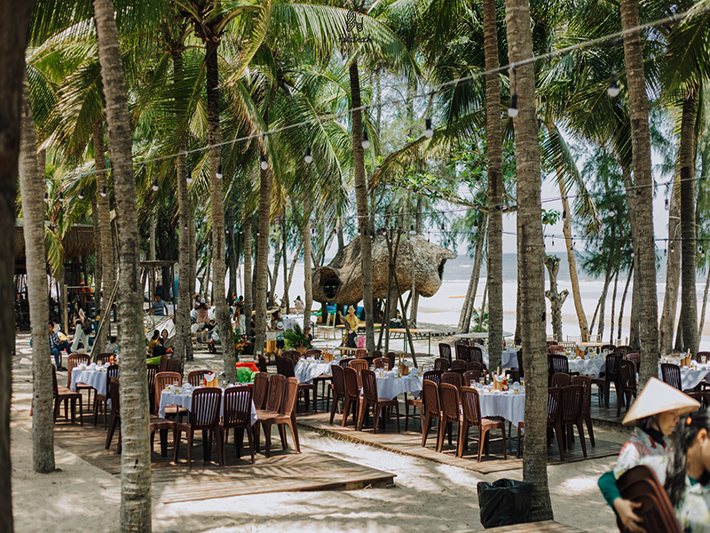 Hola Beach – Beach Club & Eco Glamping Resort
