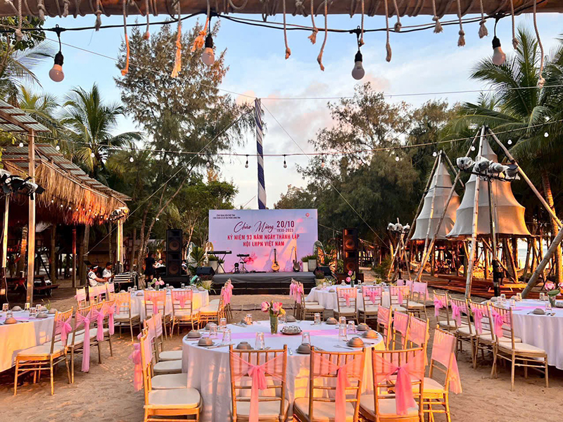 Hola Beach – Beach Club & Eco Glamping Resort