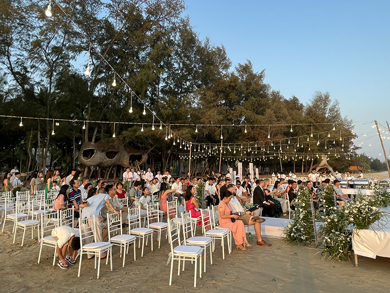Hola Beach – Beach Club & Eco Glamping Resort