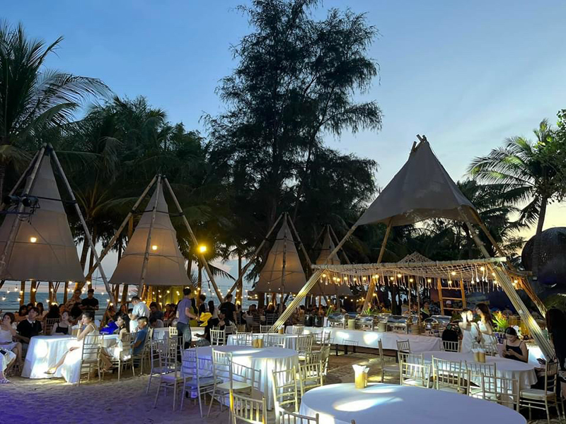 Hola Beach – Beach Club & Eco Glamping Resort