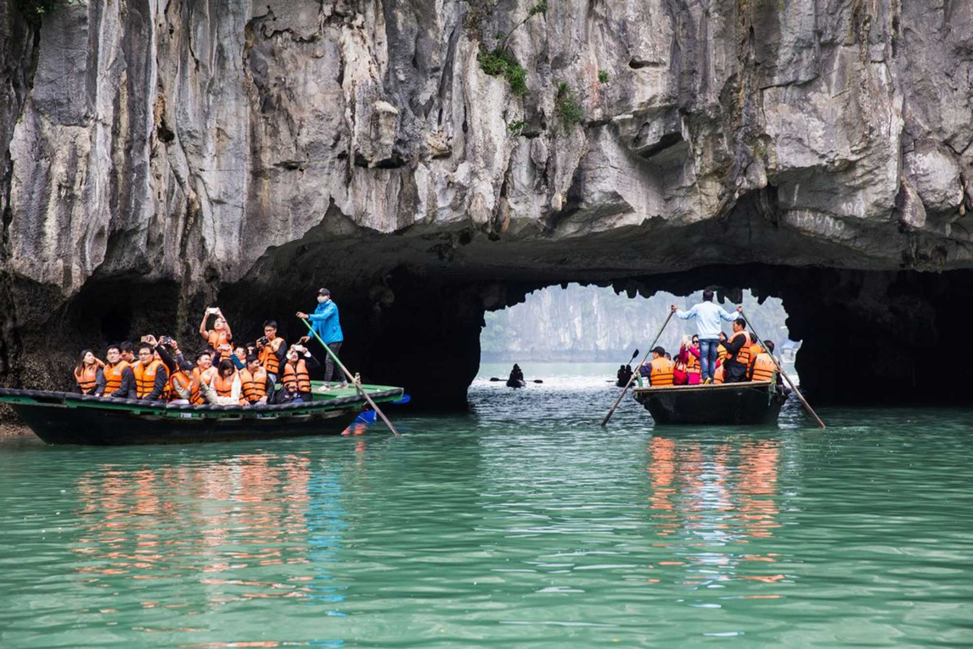 Khám phá hang Luồn bằng thuyền kayak