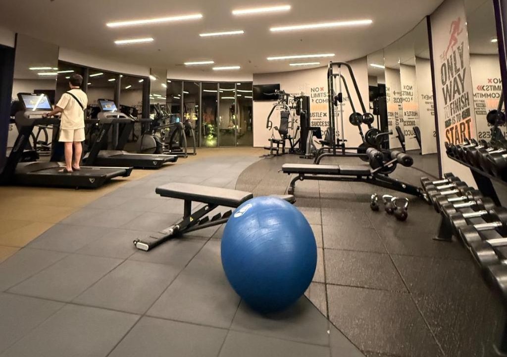 Phòng gym hiện đại với đầy đủ trang thiết bị luyện tập