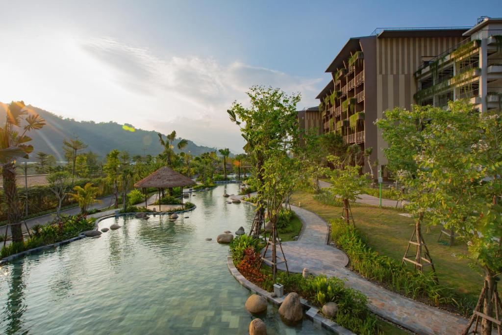 Mandala Retreats Kim Bôi sở hữu vị trí đắc địa ngay tại trung tâm của 