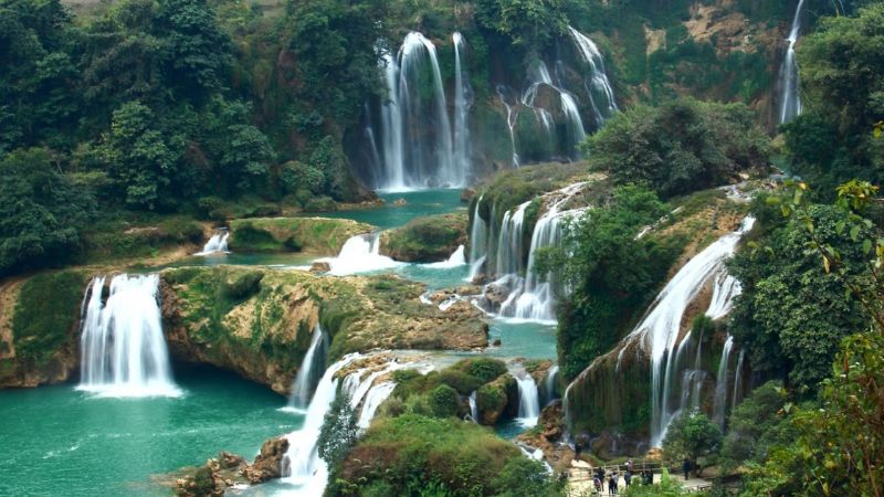 Khám phá Thác Bạc Long Cung hoang sơ gần resort