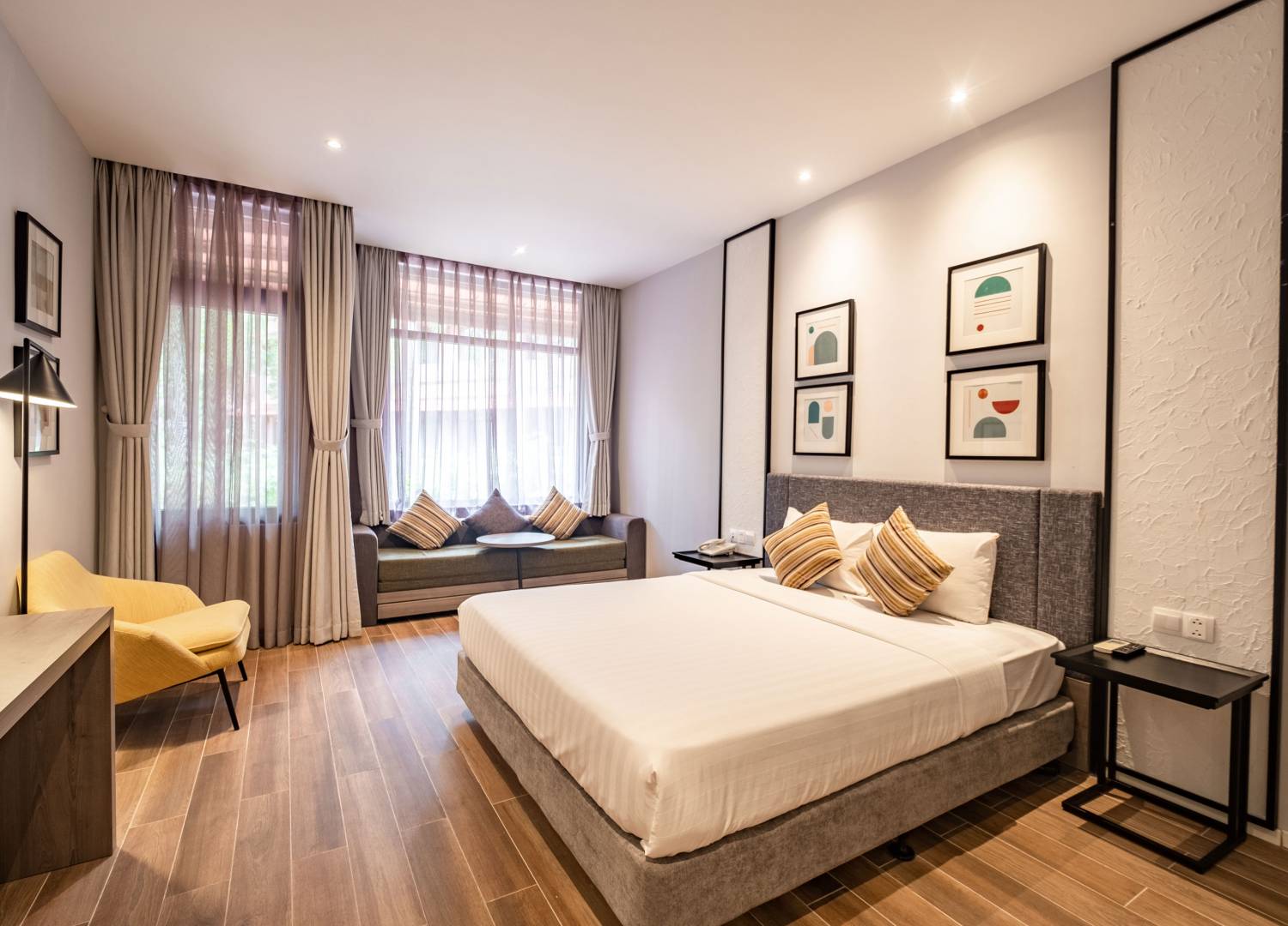 Hạng phòng có đầy đủ nội thất và tiện nghi