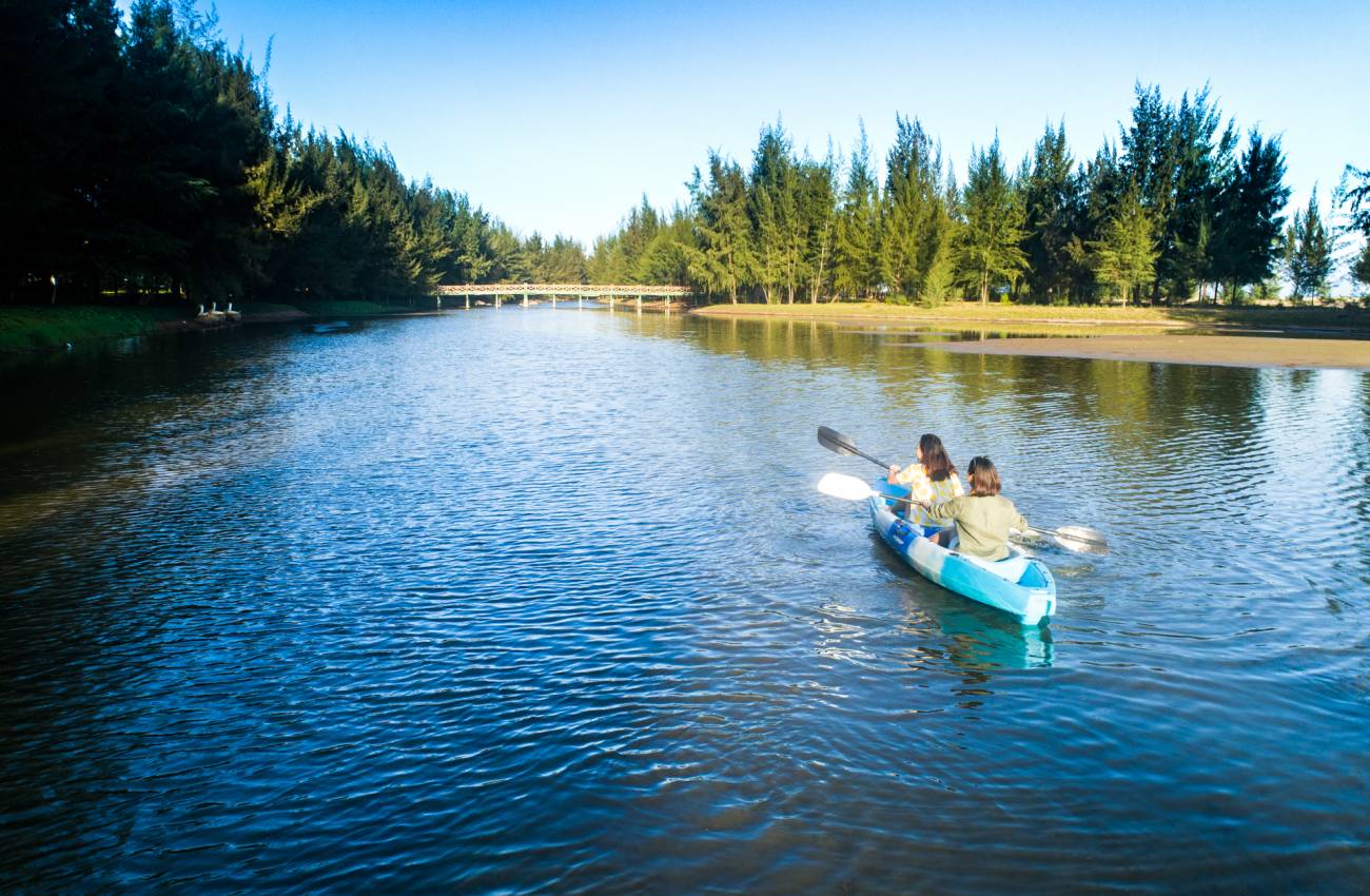 Hoạt động chèo thuyền Kayak cho du khách yêu thích