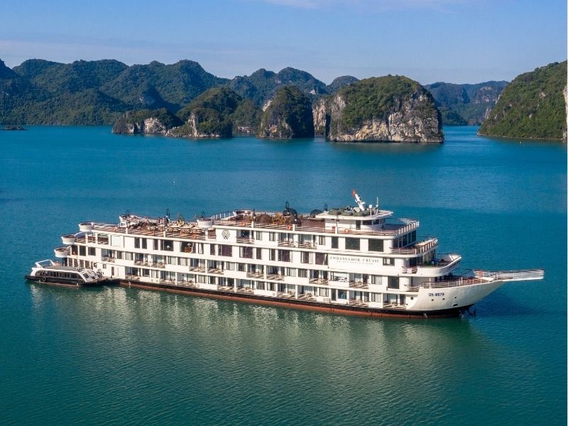 Du thuyền Ambassador Hạ Long – lựa chọn hoàn hảo cho kỳ nghỉ sang trọng trên Vịnh Hạ Long.