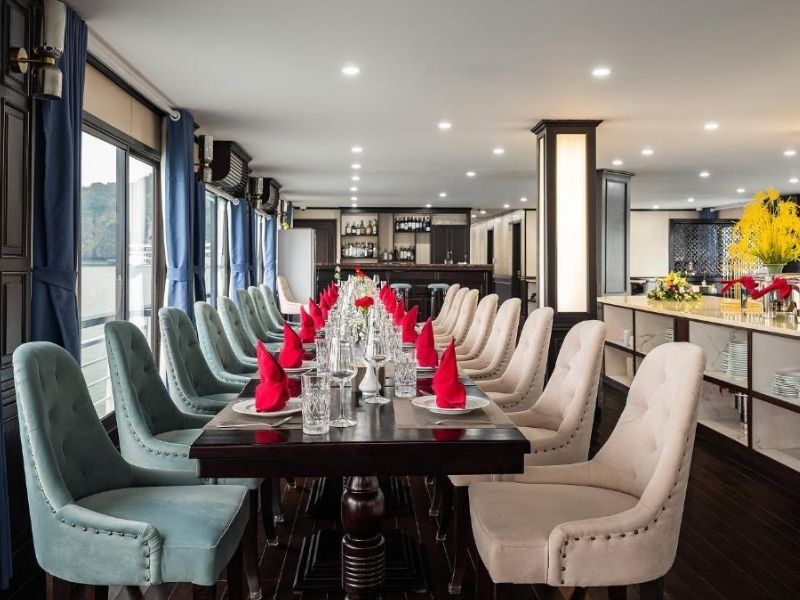 Du thuyền Aqua Elegance ấm cúng, dịch vụ chu đáo, bữa ăn tinh tế