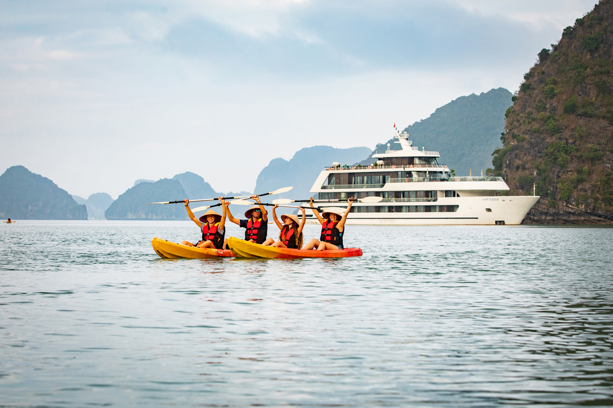 Du thuyền Stellar of the Seas mang đến kỳ nghỉ dưỡng 6 sao sang trọng, riêng tư giữa vịnh Hạ Long huyền thoại.