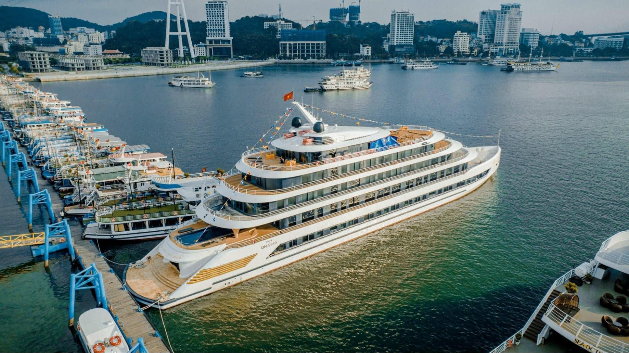 Du thuyền Stellar of the Seas mang đến kỳ nghỉ dưỡng 6 sao sang trọng, riêng tư giữa vịnh Hạ Long huyền thoại.