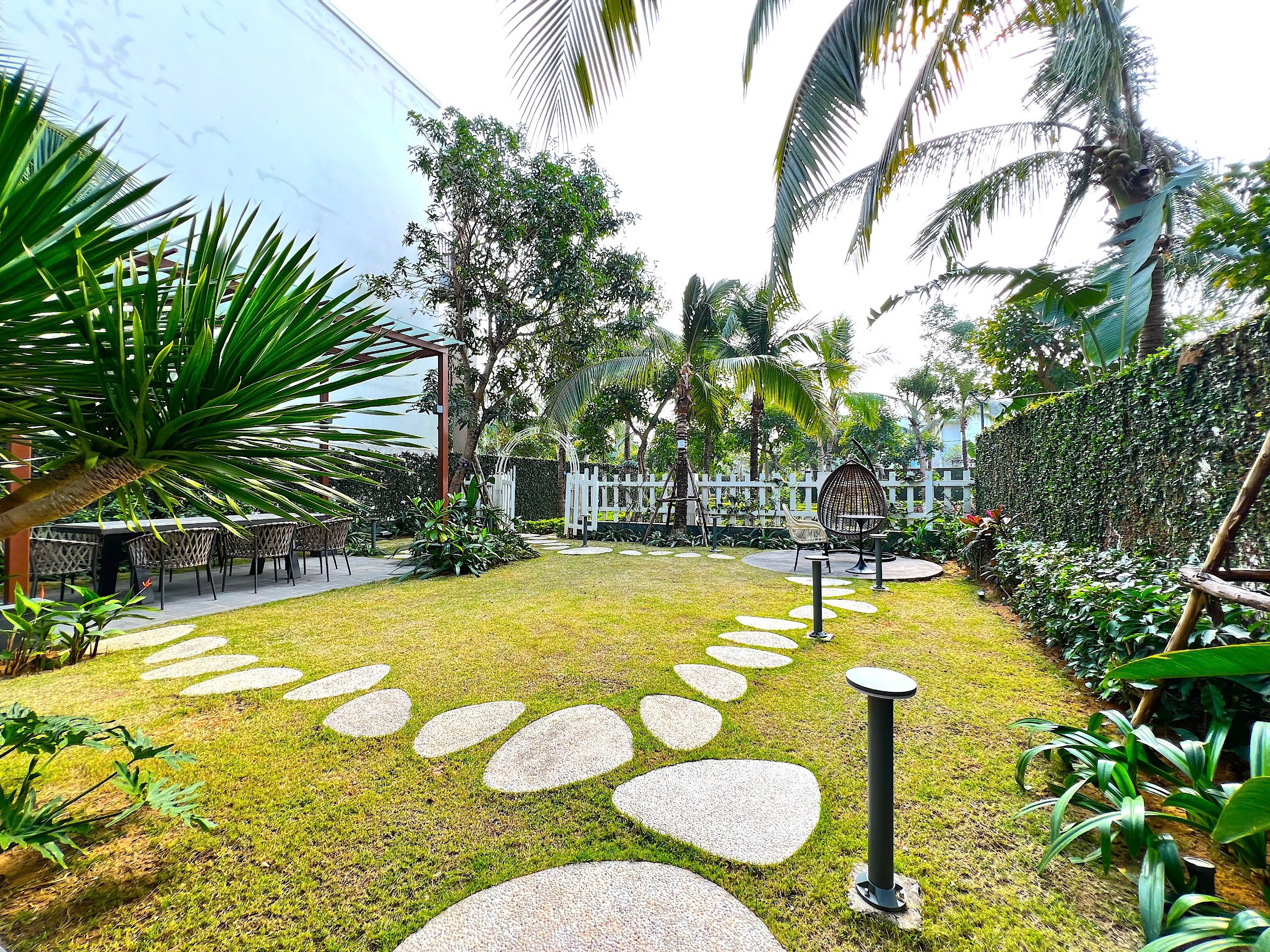 Villa có sân vườn rộng rãi