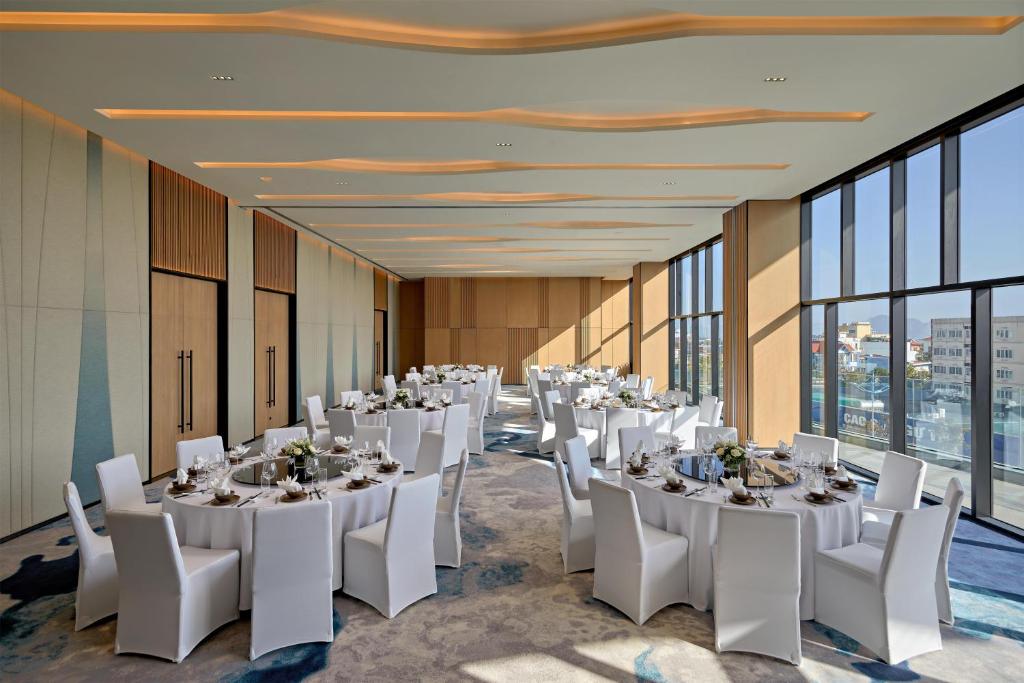 Hyatt Place cung cấp hệ thống phòng họp được thiết kế linh hoạt, trang bị hệ thống âm thanh