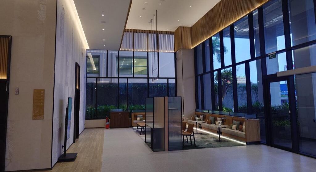Khu vực lounge được thiết kế thông minh, tích hợp khéo léo với không gian làm việc