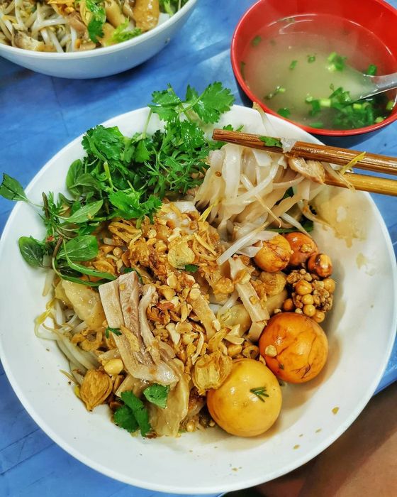 Phở Gia Láng Hạ và Các Quán Phở Gà Ta Ngon Khác Tại Đống Đa: So Sánh và Lựa Chọn
