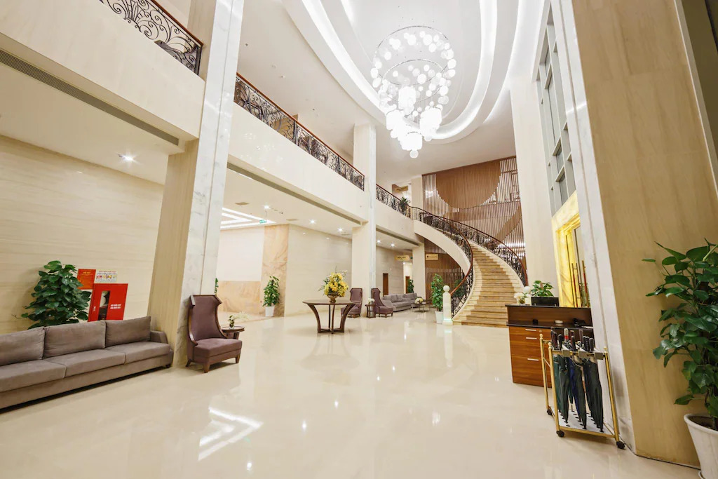 Các chi tiết decor trang trí tại sảnh điểm xuyết những hoa văn thổ cẩm dệt tay tinh xảo