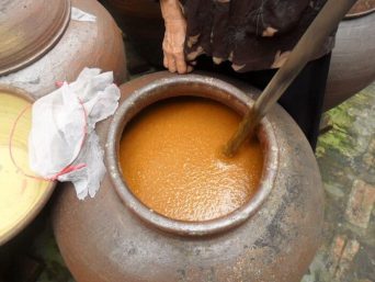 Tương Bần Hưng Yên có màu vàng đậm, vị ngọt đậm đà