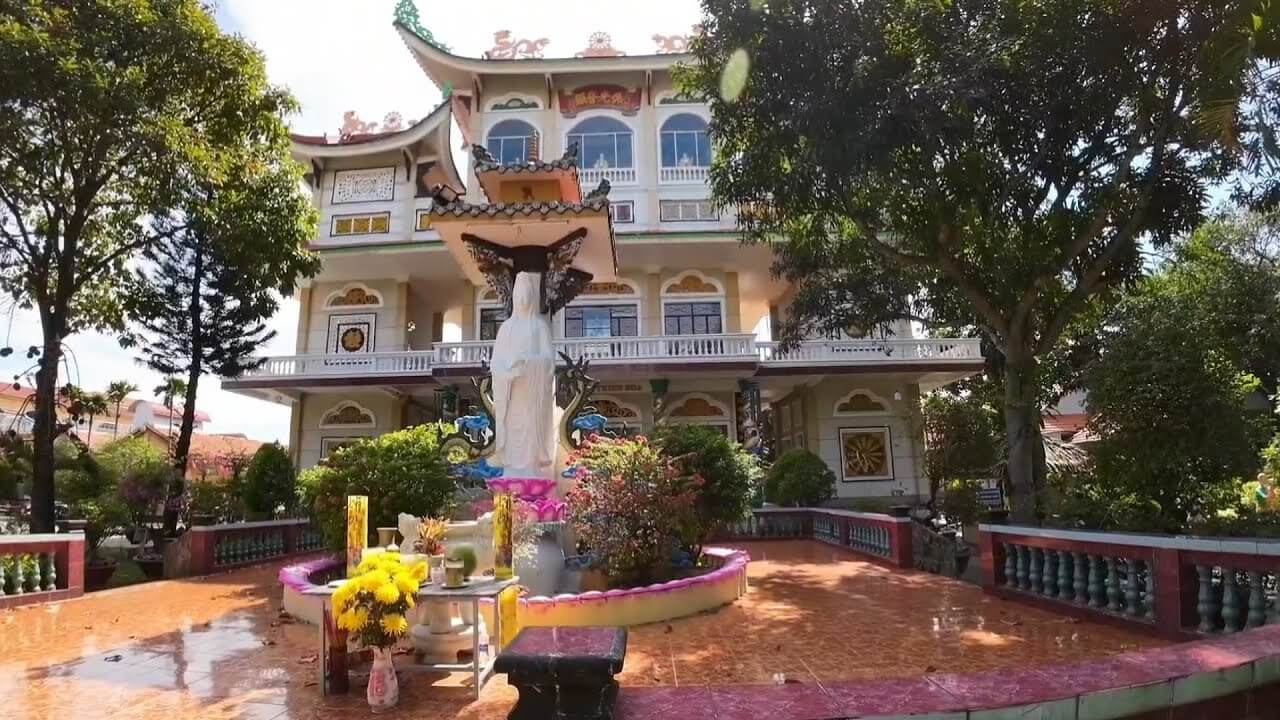 Chùa Bánh Xèo Vũng Tàu cách TP. HCM 80km