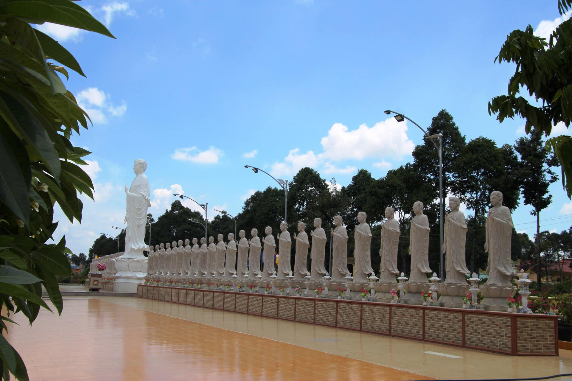 Chùa Đại Tòng Lâm Vũng Tàu - Vườn tượng đồ sộ