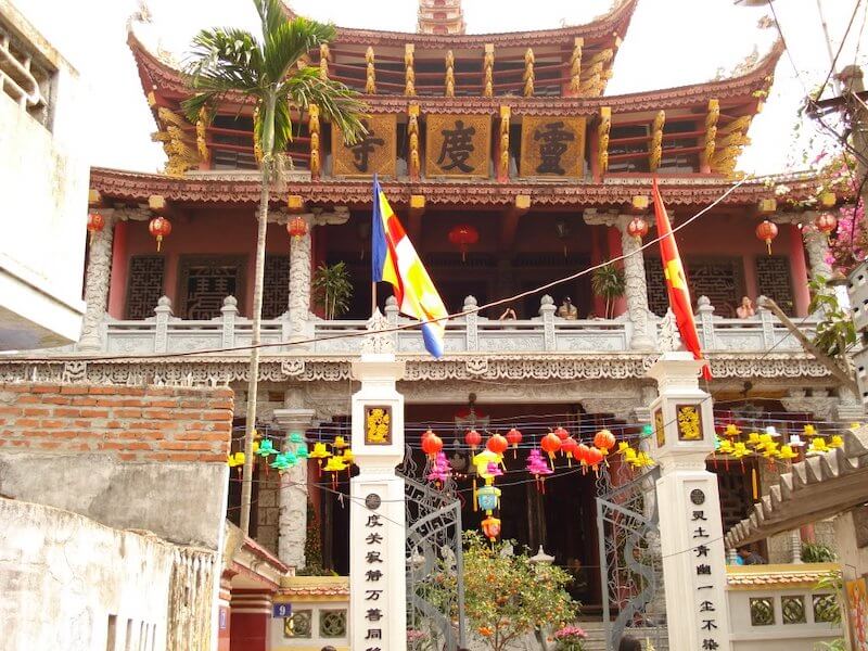 CHÙA ĐỎ VĂN QUÁN ẨN MÌNH TRONG LÀNG CỔ GIỮA LÒNG HÀ NỘI XƯA CŨ