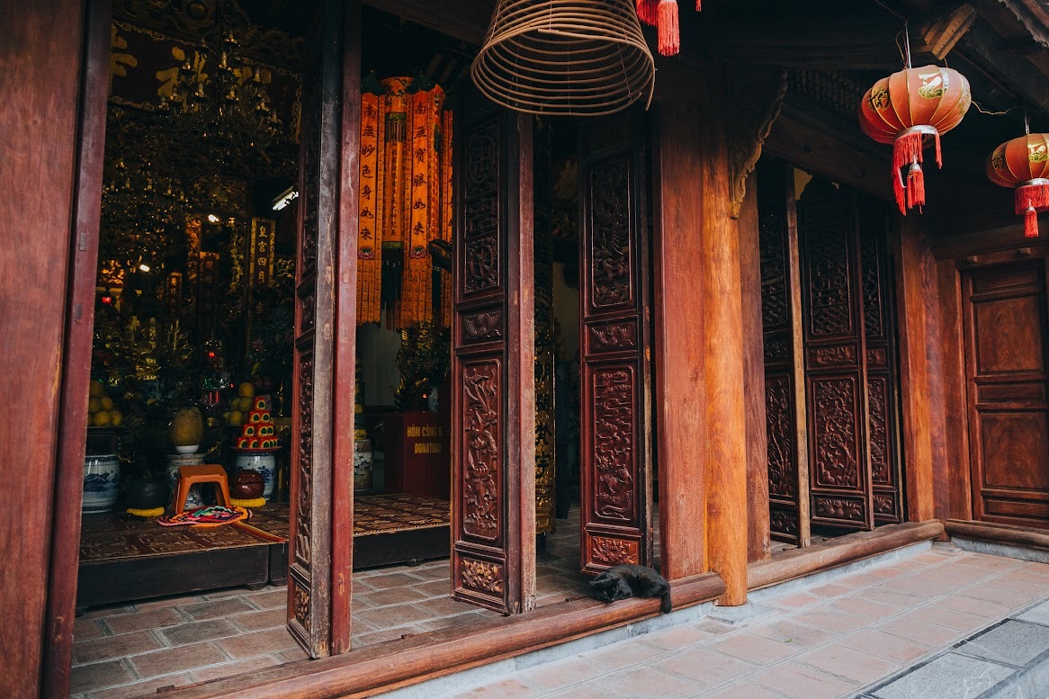 Tiền điện chùa Láng