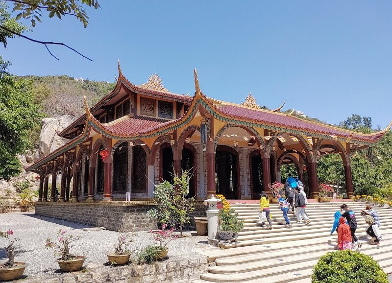 Khuôn viên ấn tượng của chùa Quan Âm Vũng Tàu